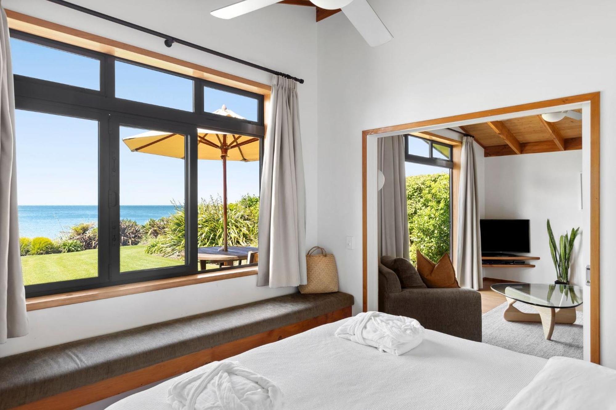 Adrift In Golden Bay- Absolute Beachfront Villas (Adults Only) Collingwood Εξωτερικό φωτογραφία